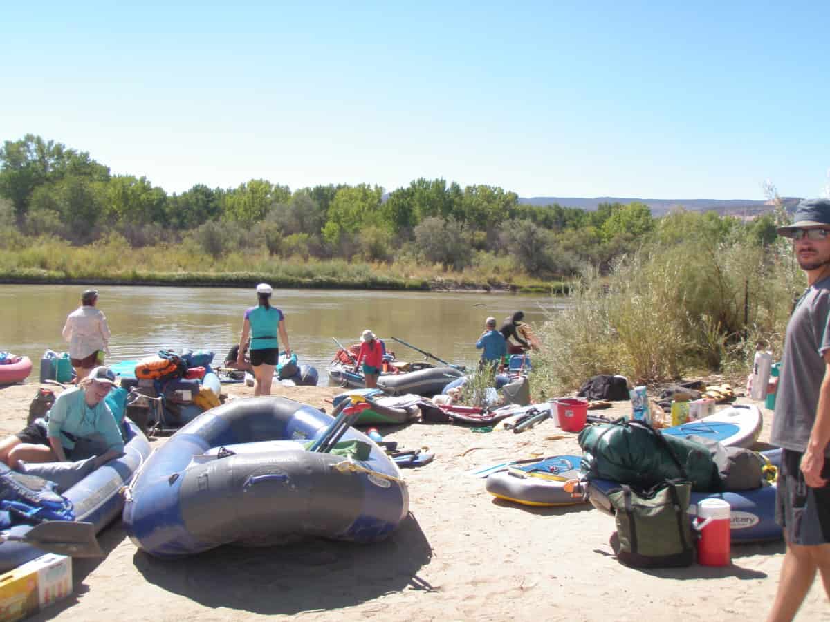 10 Tips for Taking Large Groups on Raft Trips - RiverBent